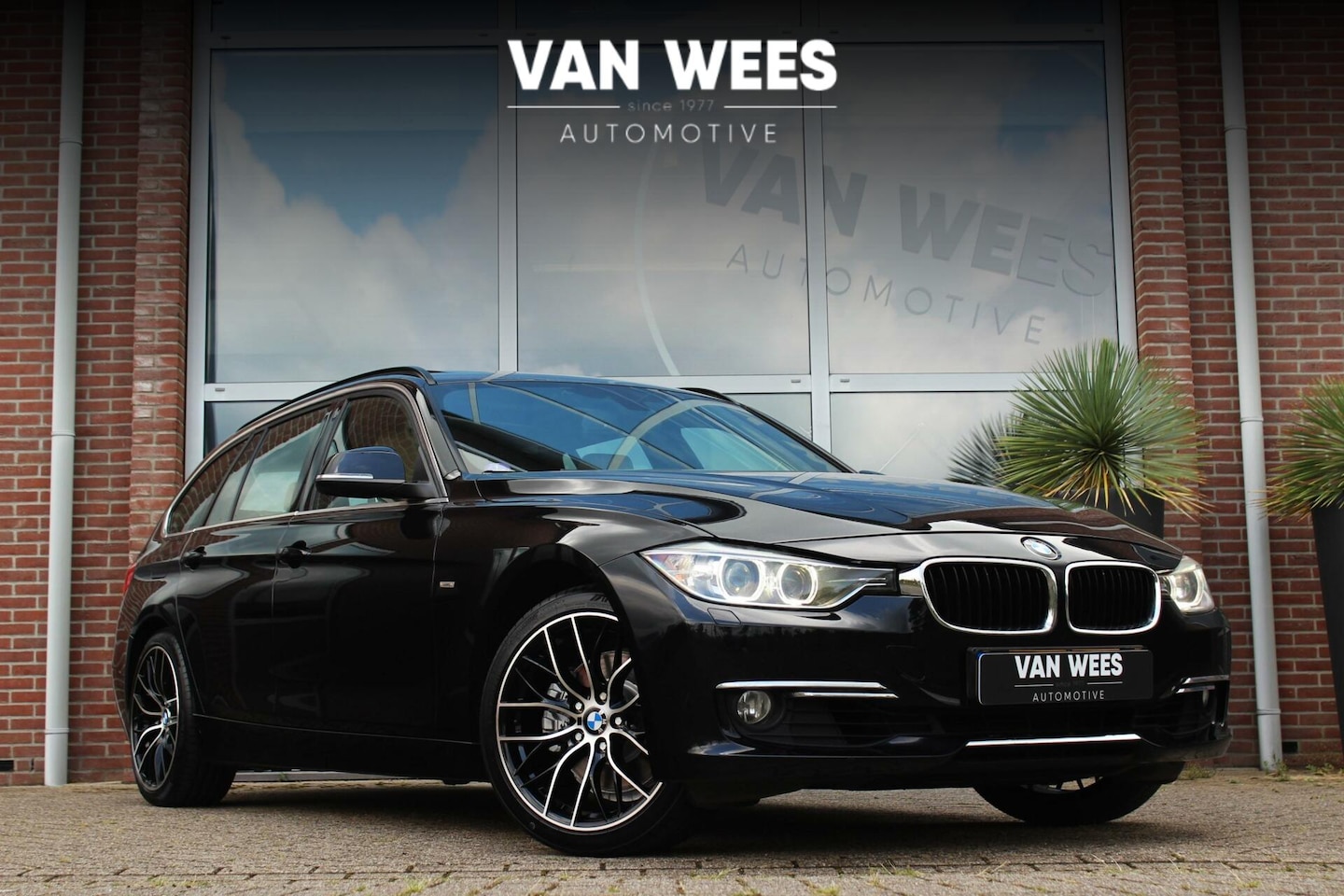 BMW 3-serie Touring - 328i Upgrade Edition | 245 pk | Automaat | Navi | Leer | Xenon | Trekhaak | PDC | Harman K - AutoWereld.nl