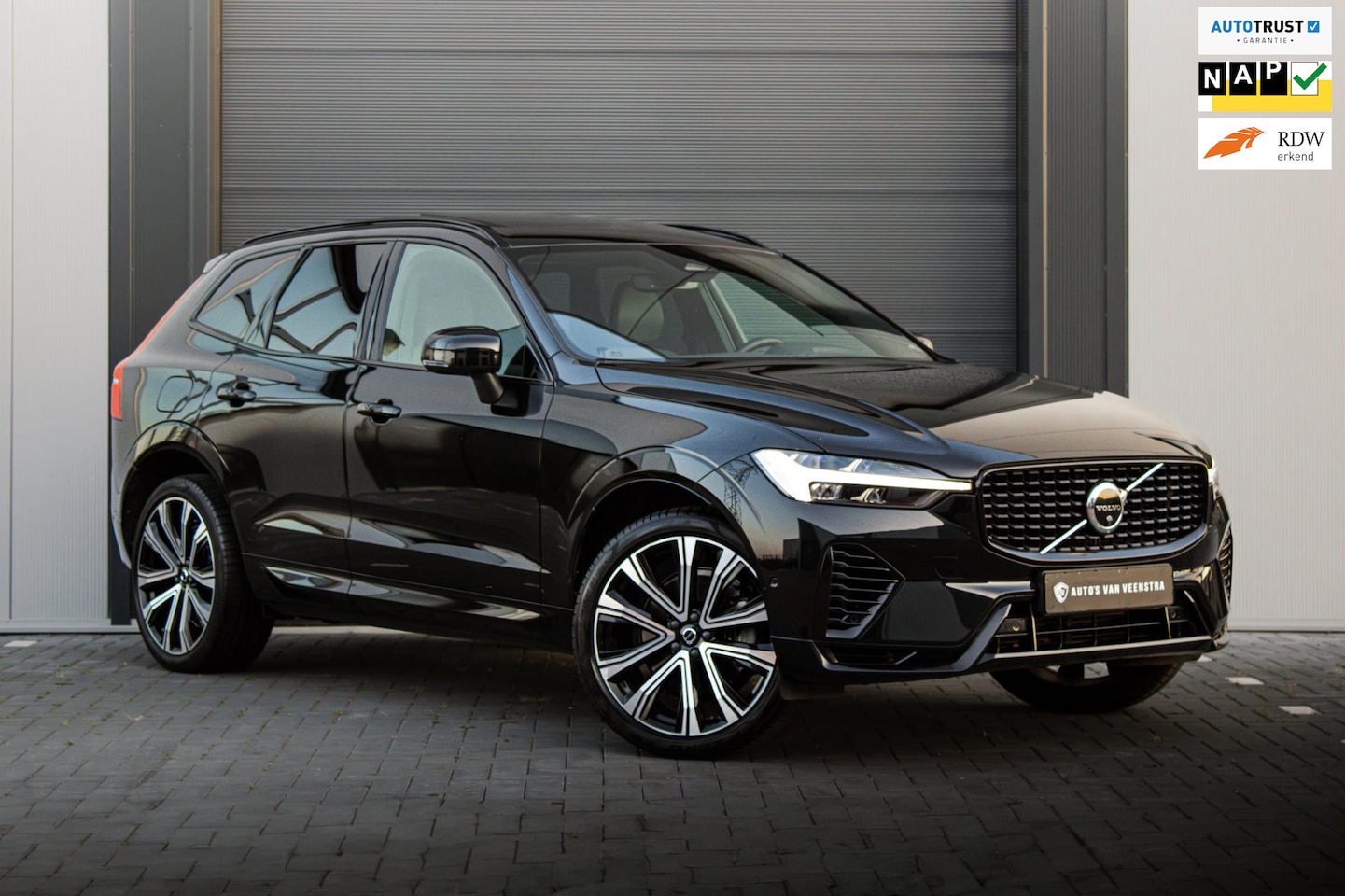 Volvo XC60 - 2.0 Recharge T6 AWD R-Design | 21" | PANO | Facelift | 340PK - AutoWereld.nl