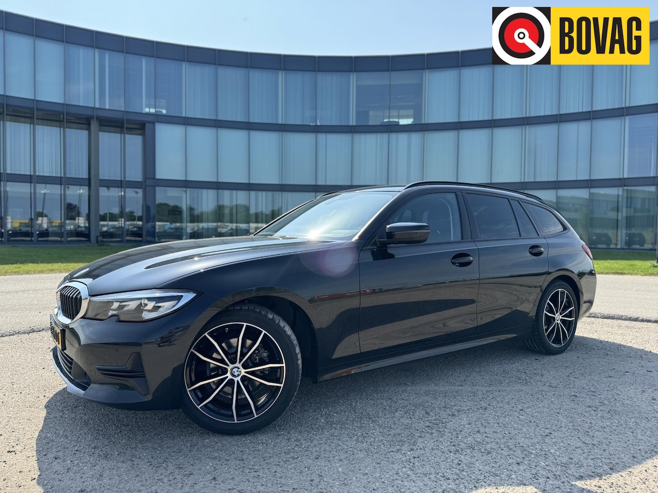 BMW 3-serie Touring - 318i Business Edition Plus Leder Sportstoelen - AutoWereld.nl