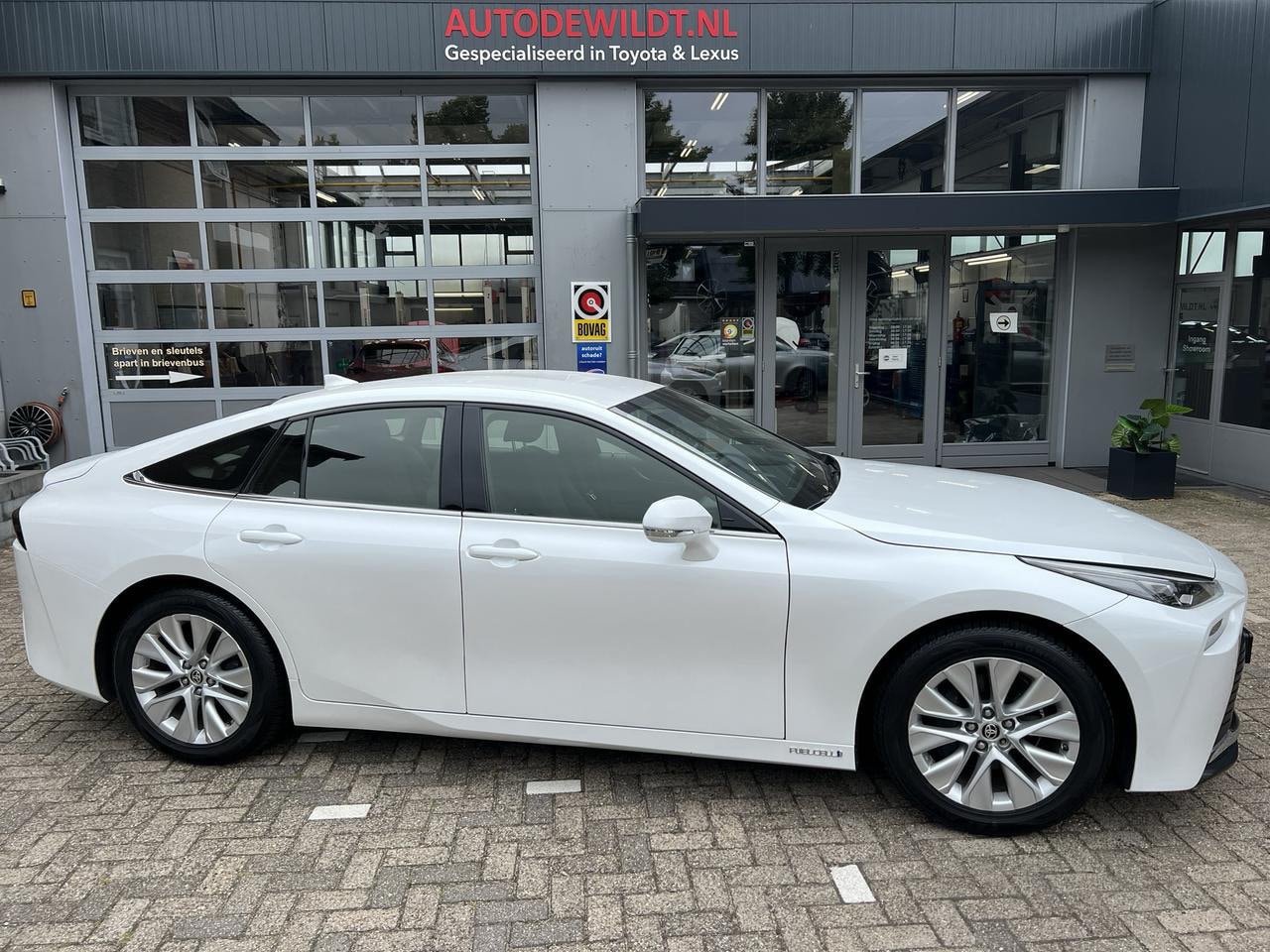 Toyota Mirai - DYNAMIC A/T + FABRIEKSGARANTIE - AutoWereld.nl