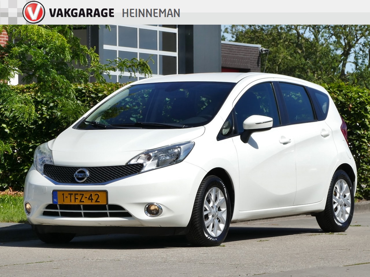 Nissan Note - 1.5 dCi Connect Edition | navigatie | all-season-banden | parkeersensoren - AutoWereld.nl