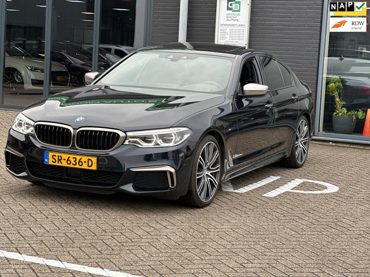 BMW 5-serie - M550d xDrive High Executive/PANO-DAK/CAMERA/XENON/NETTE STAAT!! - AutoWereld.nl