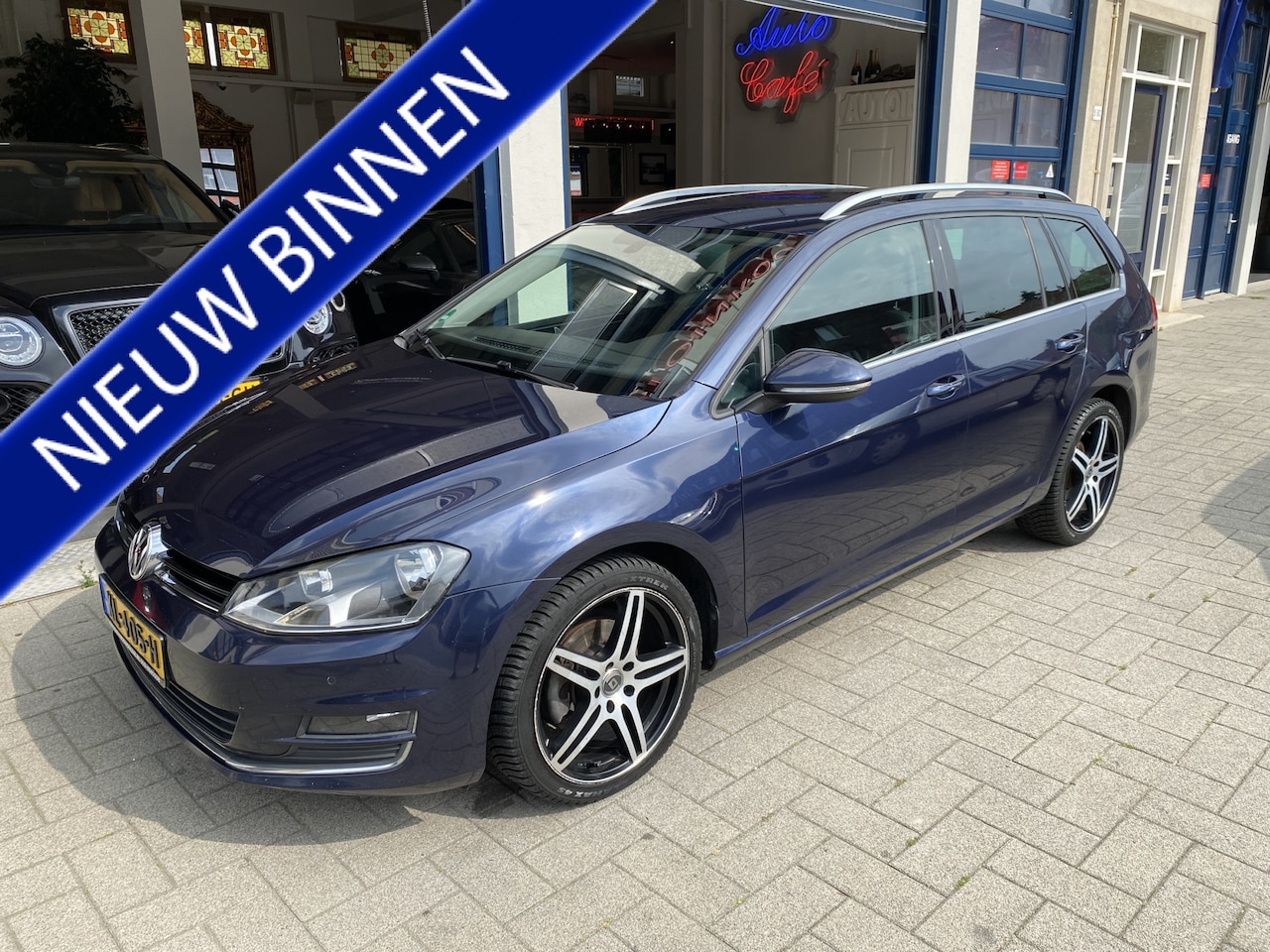 Volkswagen Golf Variant - 1.6 TDI . HIGHLINE.EXCLUSIVE NL AUTO/AUTOMAAT/NAVI/CAMERA/NW APK - AutoWereld.nl