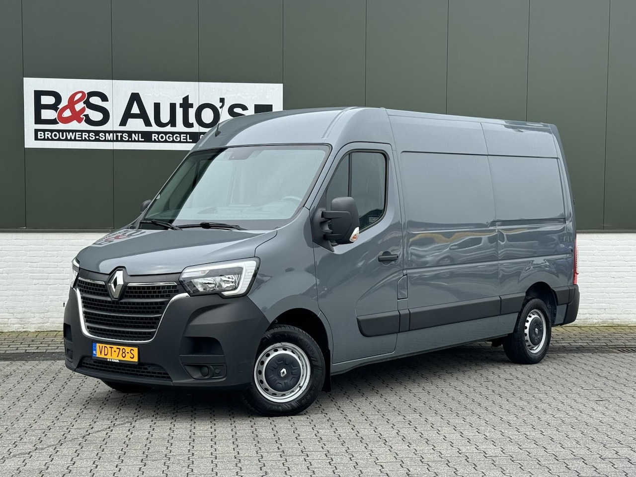 Renault Master - T35 2.3 dCi 135 L2H2 Led Navigatie Pdc Cruise Carplay Airco Bluetooth 3 Zits - AutoWereld.nl