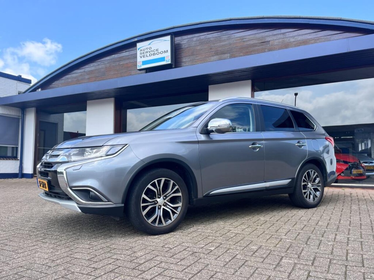 Mitsubishi Outlander - 2.0 Instyle|7 pers.|trekhaak|Navi| - AutoWereld.nl