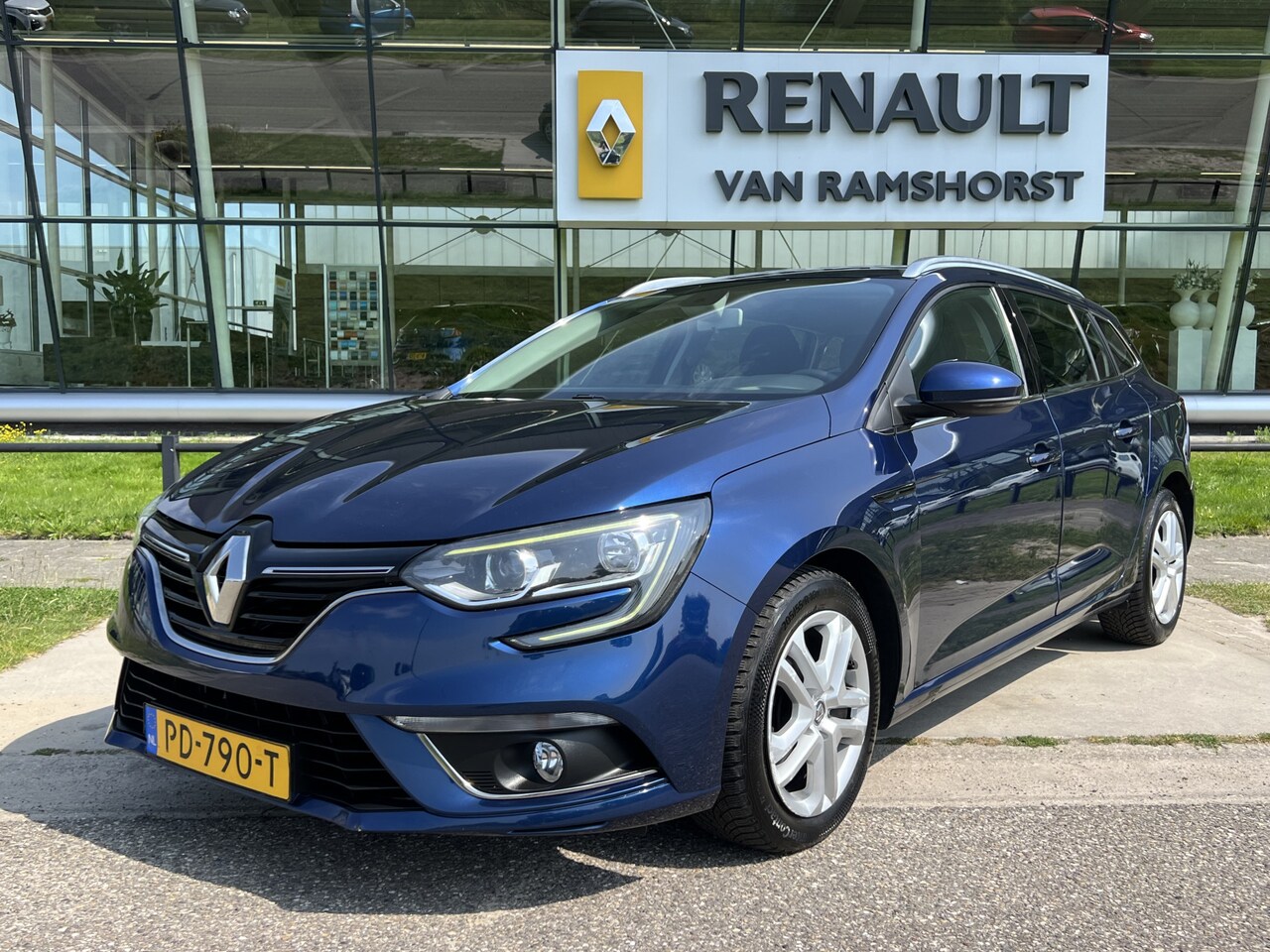 Renault Mégane Estate - 1.5 dCi / Trekhaak / Dealer onderhouden / Voorstoelen verwarmd / Climate / Navi / Bluetoot - AutoWereld.nl