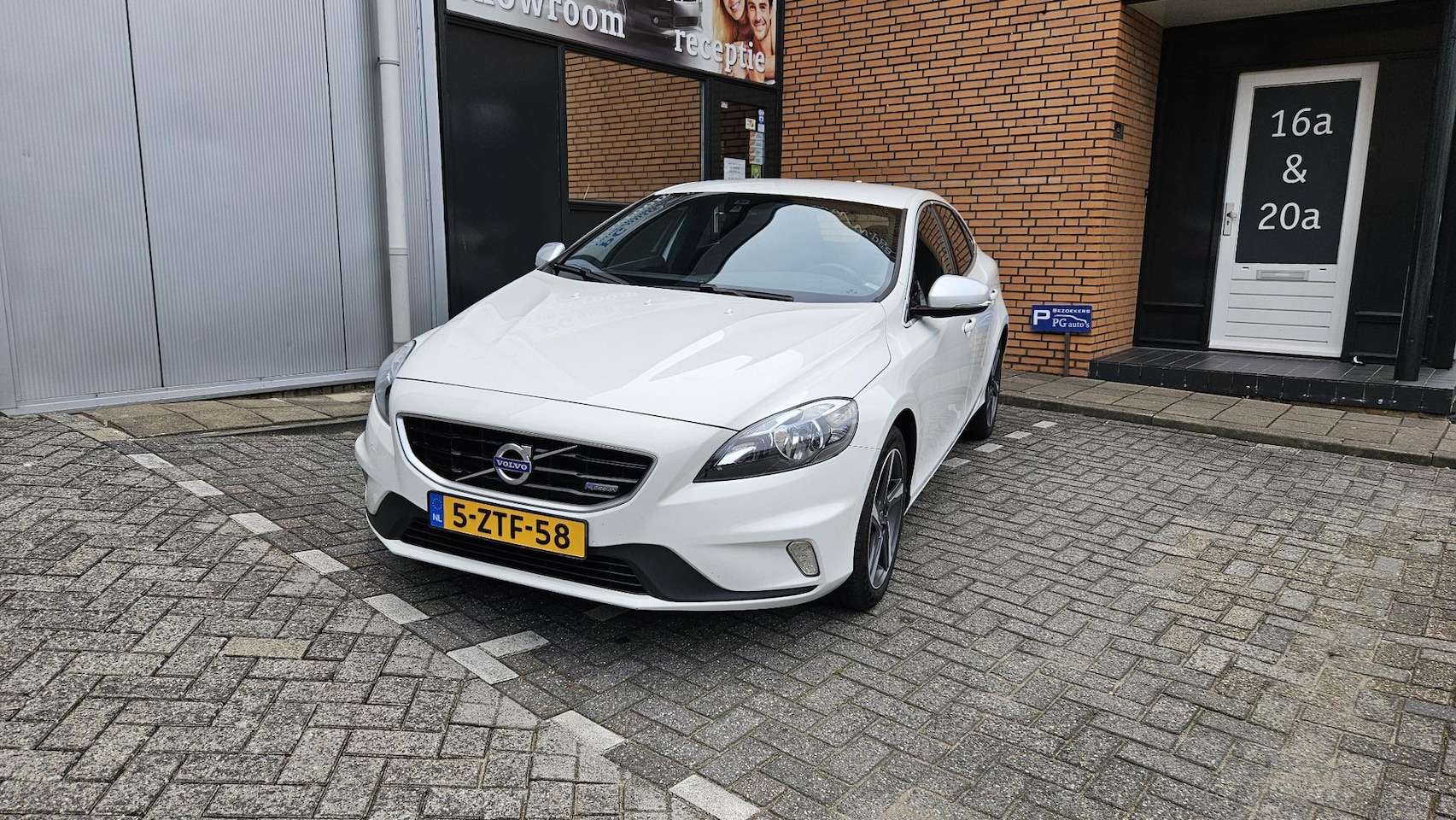 Volvo V40 - 1.6 T3 R-Design 1.6 T3 R-Design - AutoWereld.nl