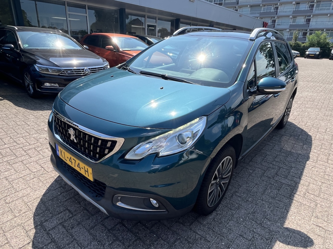 Peugeot 2008 - 1.2 PureTech Blue Lion Lmv Klima Automaat Cruise Navi Pdc Nap - AutoWereld.nl