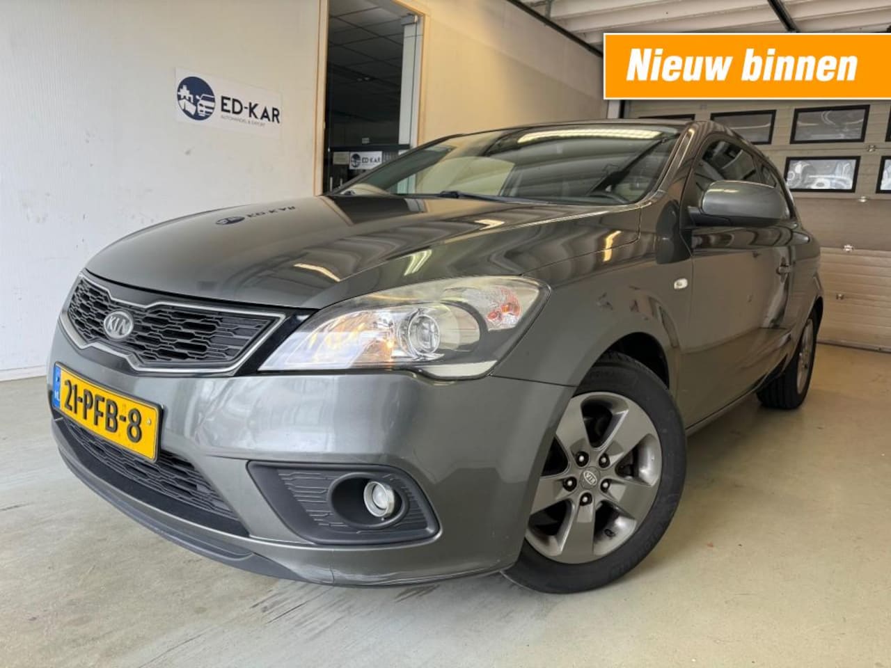 Kia Pro cee'd - 1.4 CVVT Seven 3HB NAVI CAMERA PRIMA AUTO 1STE EIG. NAP APK 2025 - AutoWereld.nl