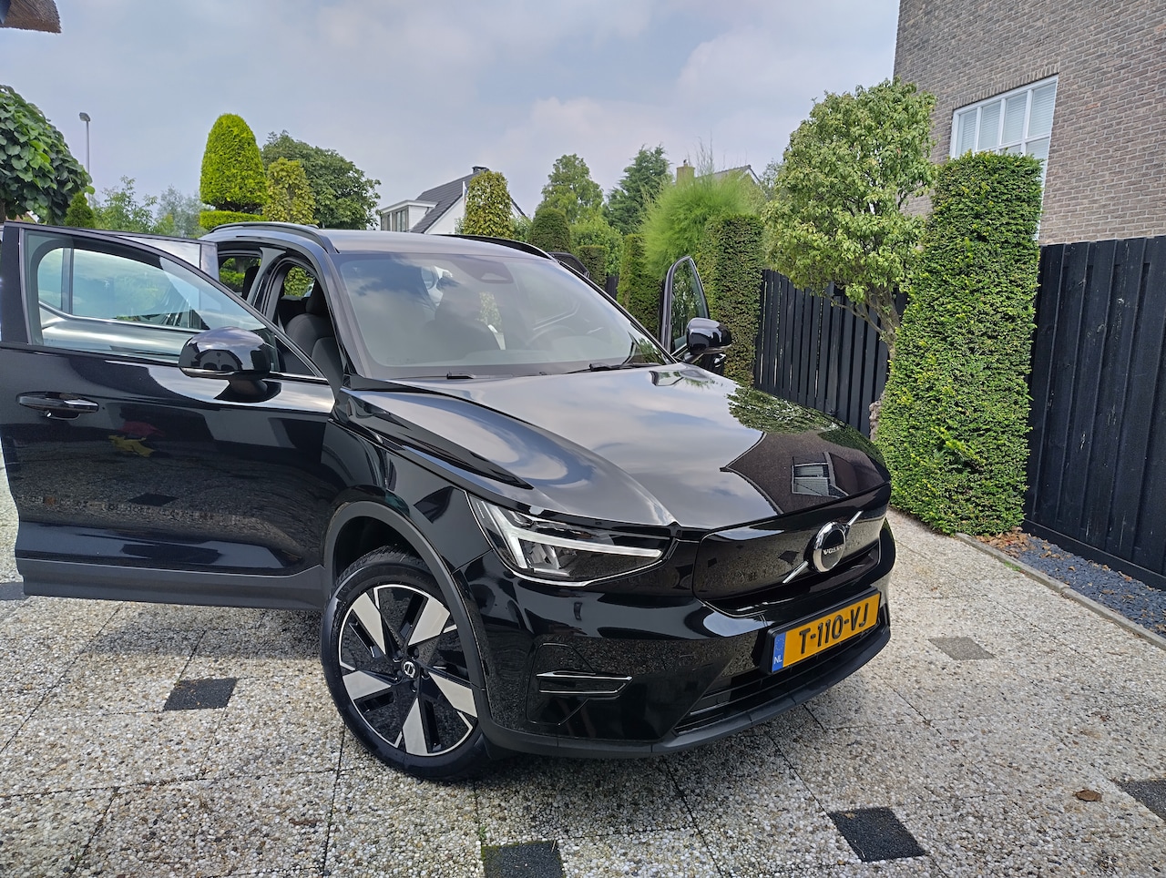 Volvo XC40 - Single Motor Extened Range Core 185kW Climate Line met stuurverw, stoelverw en warmtepomp - AutoWereld.nl