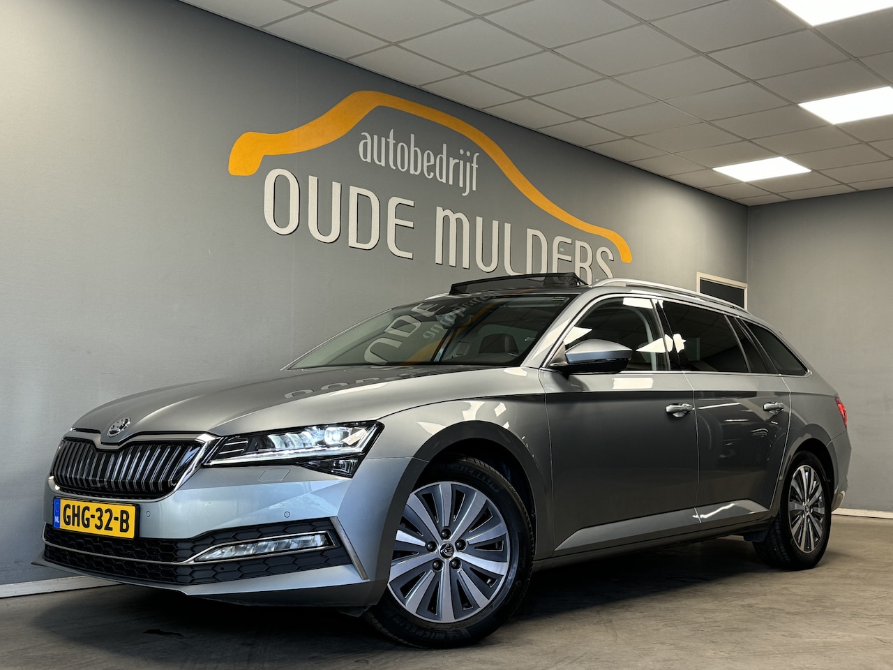 Skoda Superb Combi - 1.4 TSI iV Style Panoramadak/Camera/Leder - AutoWereld.nl