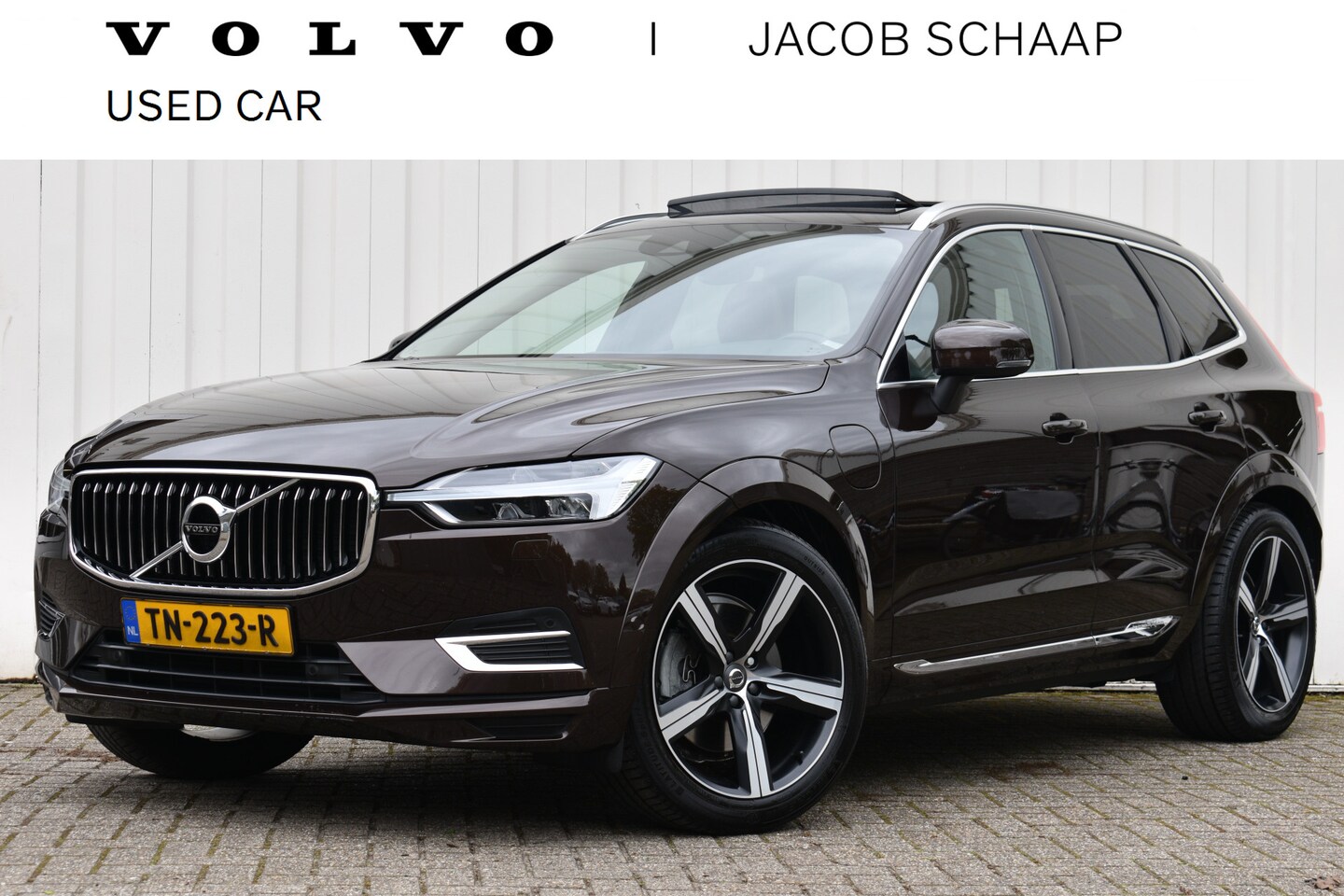 Volvo XC60 - T8 Twin Engine AWD 390PK Inscription | Luchtvering | Panodak | El. Trekhaak | 20" - AutoWereld.nl