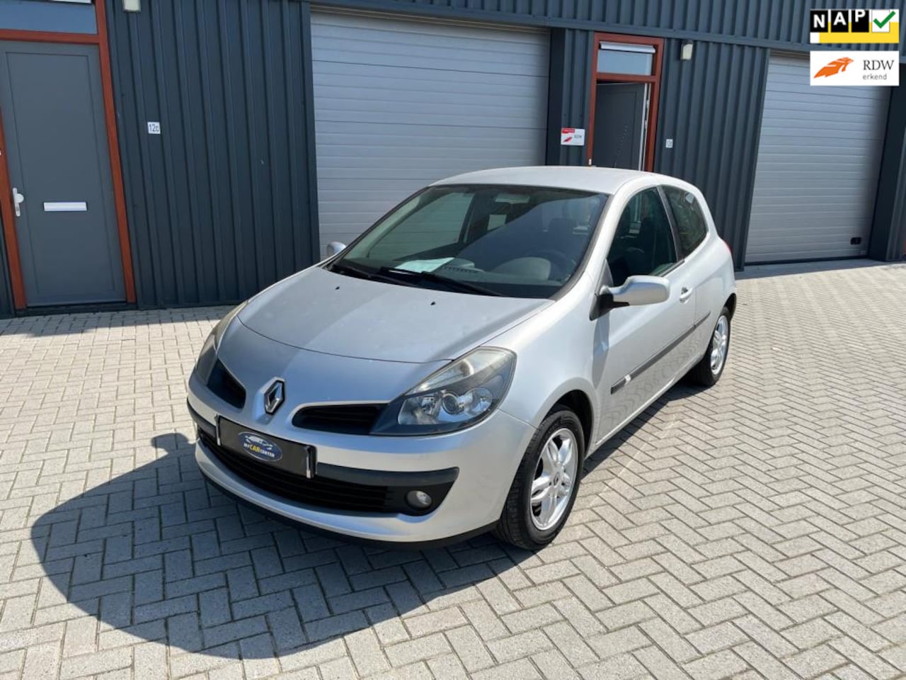 Renault Clio - 1.4-16V Team Spirit *AIRCO* APK t/m 20-09-2024 - AutoWereld.nl