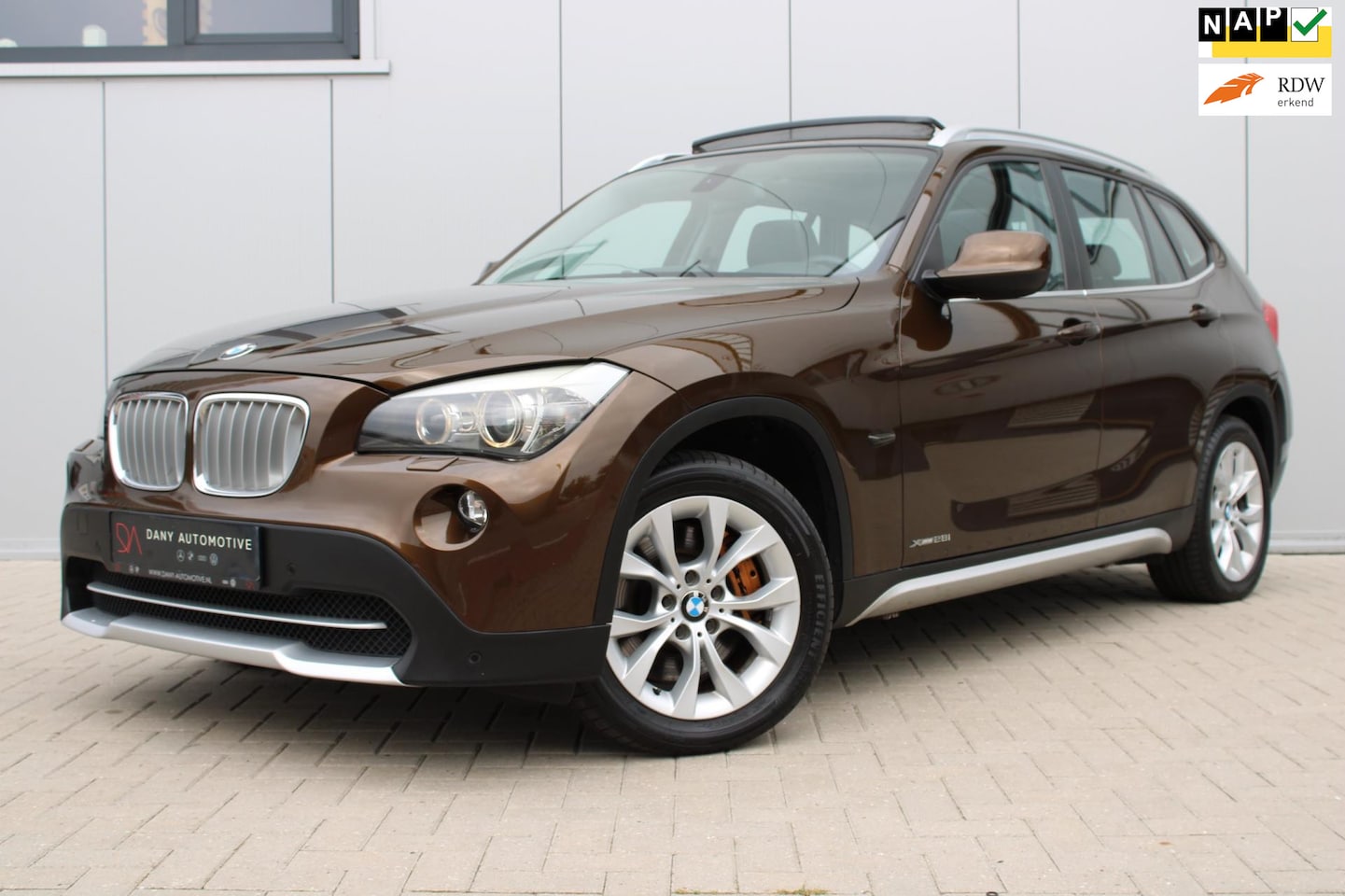 BMW X1 - XDrive28i PANO I AUTOMAAT I LEDER I STOEL VERW. I XENON I DAB+ I - AutoWereld.nl