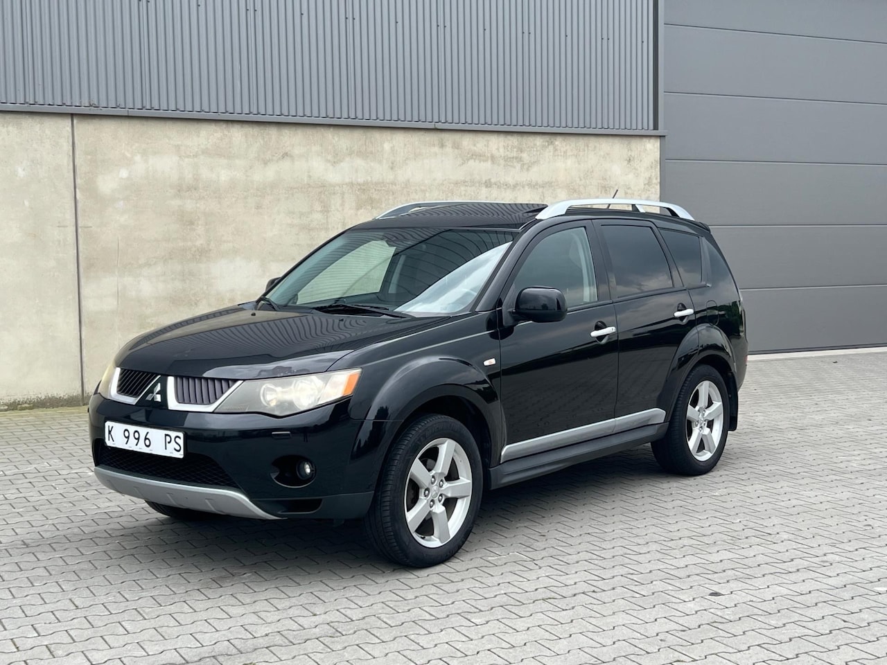 Mitsubishi Outlander - 2.4 Instyle AUTOMAAT+LEDER+AIRCO+SCHUIFDAK+CRUISE+PDC+FLIPPERS+MF STUUR+KEYLESS GO+SUBWOOF - AutoWereld.nl