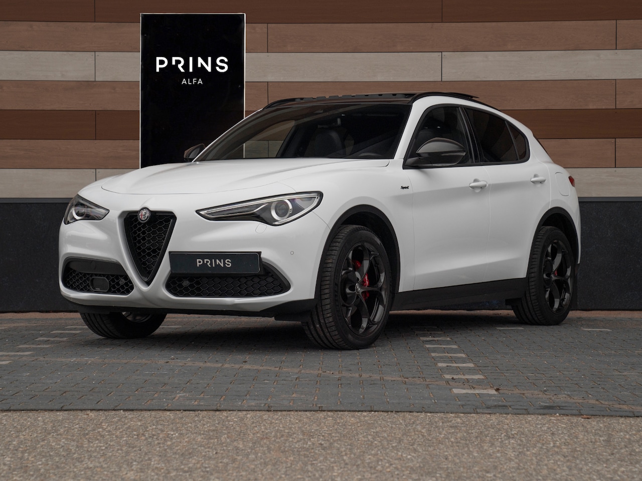 Alfa Romeo Stelvio - 2.0T 300pk | Veloce stoelen | Pano-dak | Camera - AutoWereld.nl