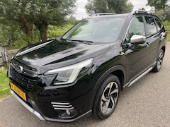 Subaru Forester - 2.0i e-BOXER Premium Panoramisch dak/navi/trekhaak/garantie