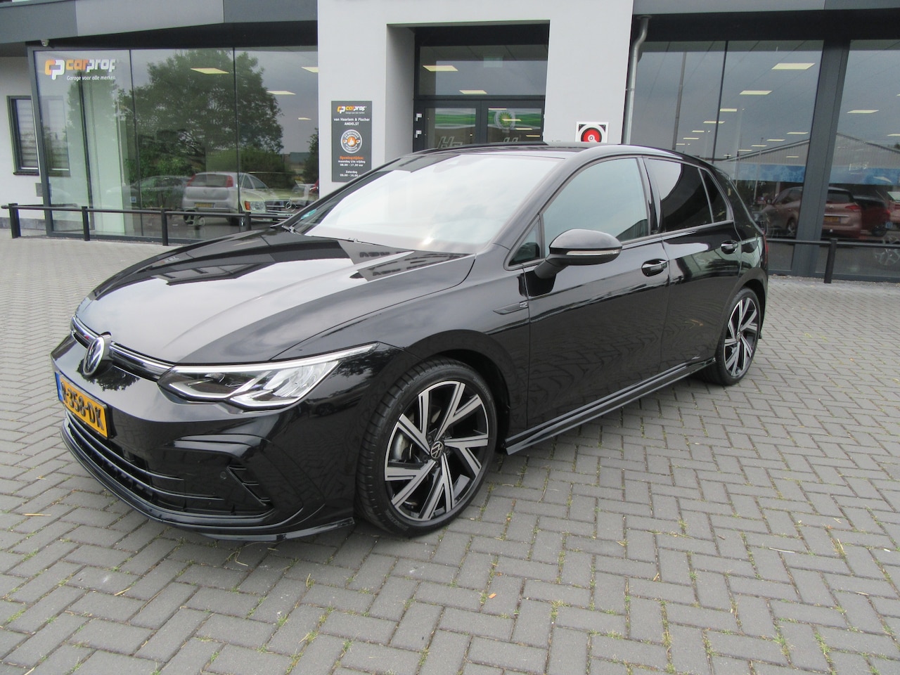 Volkswagen Golf - 8 1.5 eTSI R-Line DSG, Navi, Camera, Standverw. - AutoWereld.nl