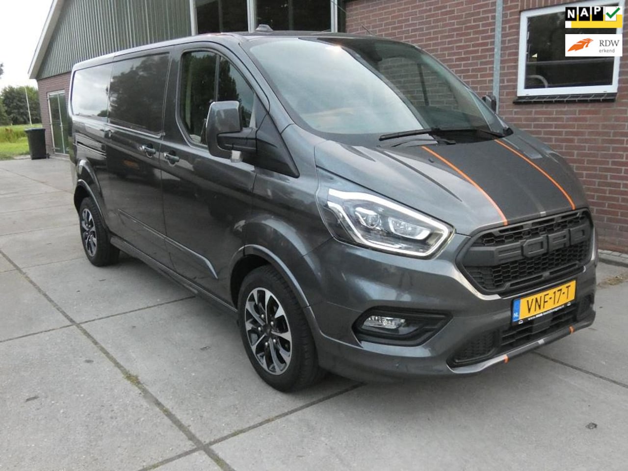 Ford Transit Custom - 320 2.0 TDCI L2H1 Sport 185pk leder*navi - AutoWereld.nl