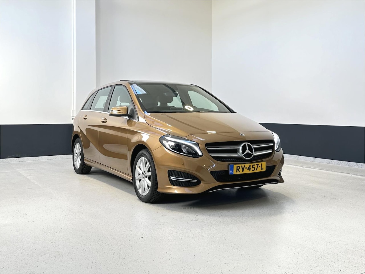 Mercedes-Benz B-klasse - 180 Ambition | NL | Pano | 2e Eig. | Navi | PDC | - AutoWereld.nl