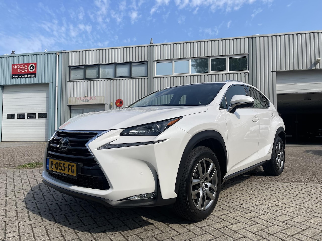 Lexus NX - 300h AWD Business Line | Fabrieksgarantie | Dealeronderhouden | Navigatie | Rijklaar | - AutoWereld.nl