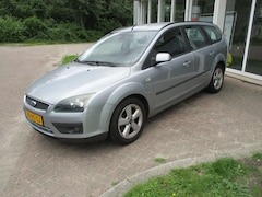 Ford Focus Wagon - 1.6-16V First Edition