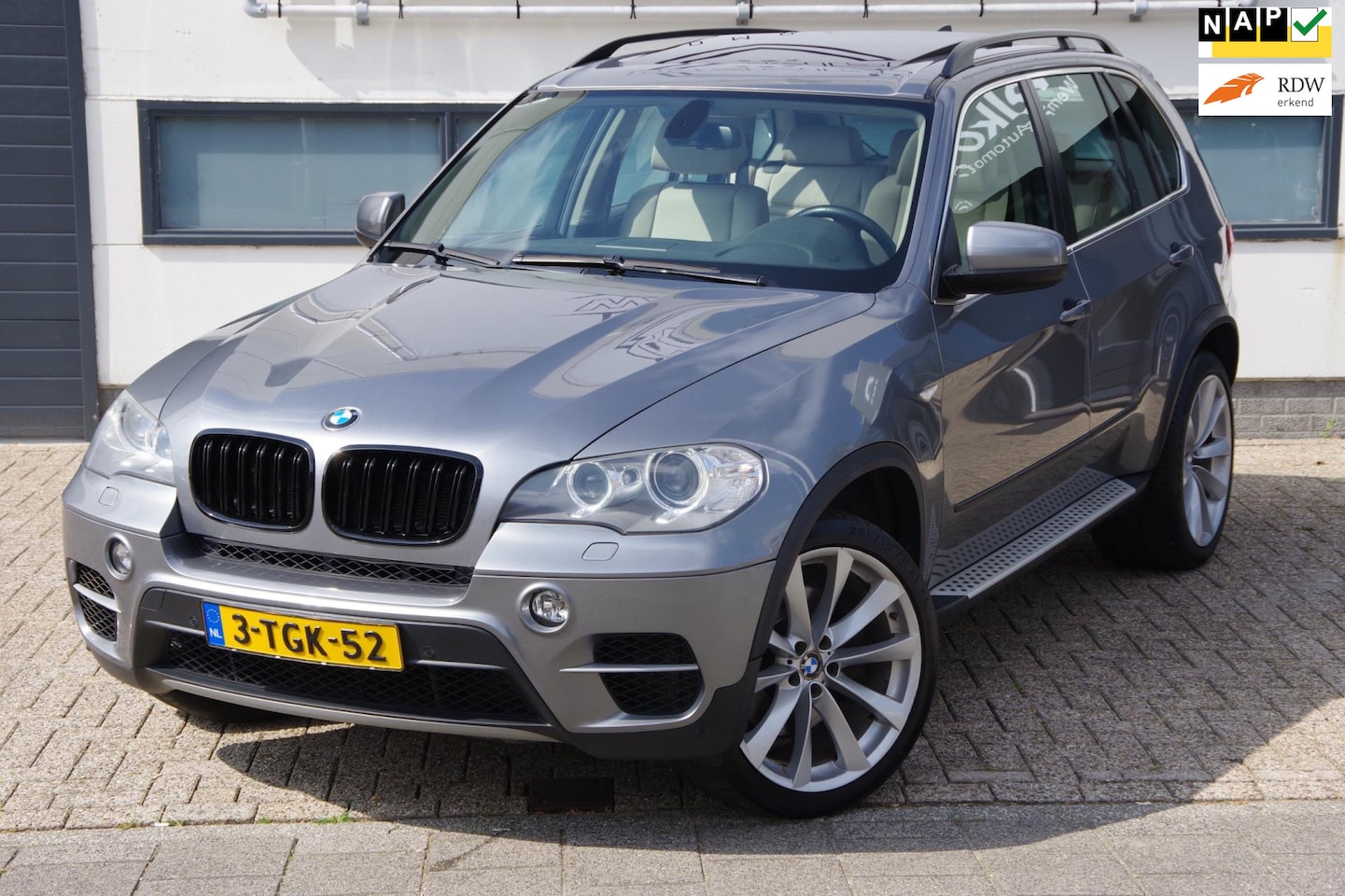 BMW X5 - XDrive50i High Executive BOMVOL - AutoWereld.nl