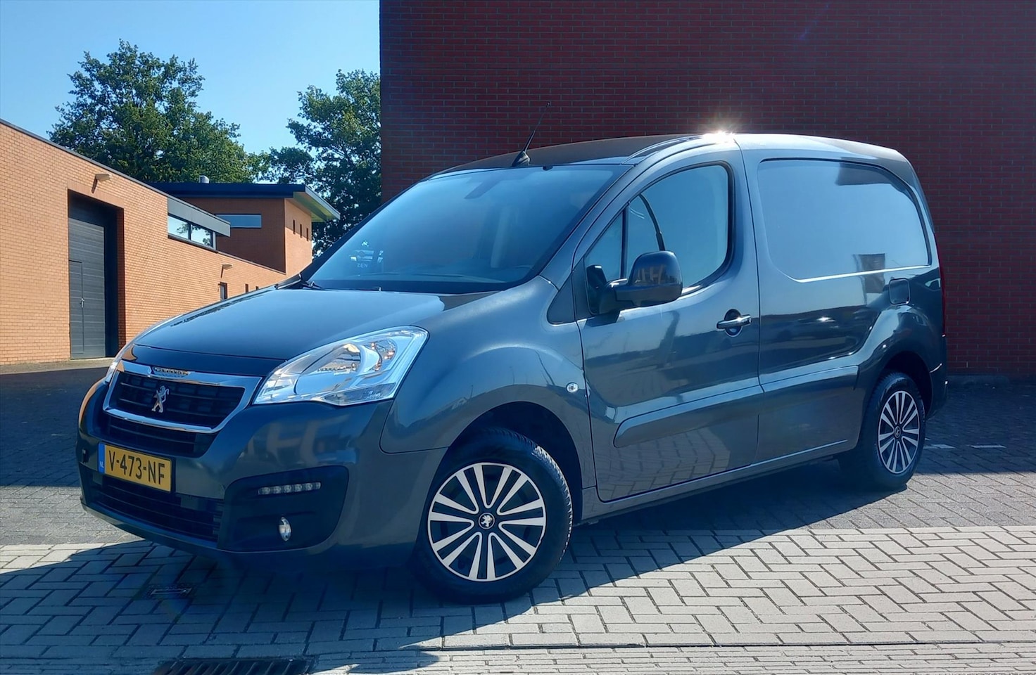 Peugeot Partner - 1.6 Blue Hdi73KW Premium Pack Navi/Airco/Pdc - AutoWereld.nl