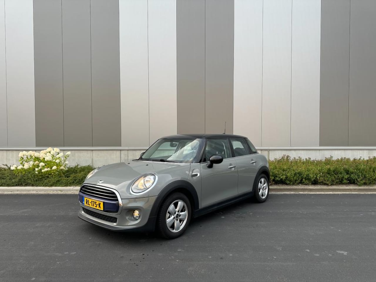 MINI Cooper - Mini 1.5 Business Keyless / Cruise Control / NAP - AutoWereld.nl