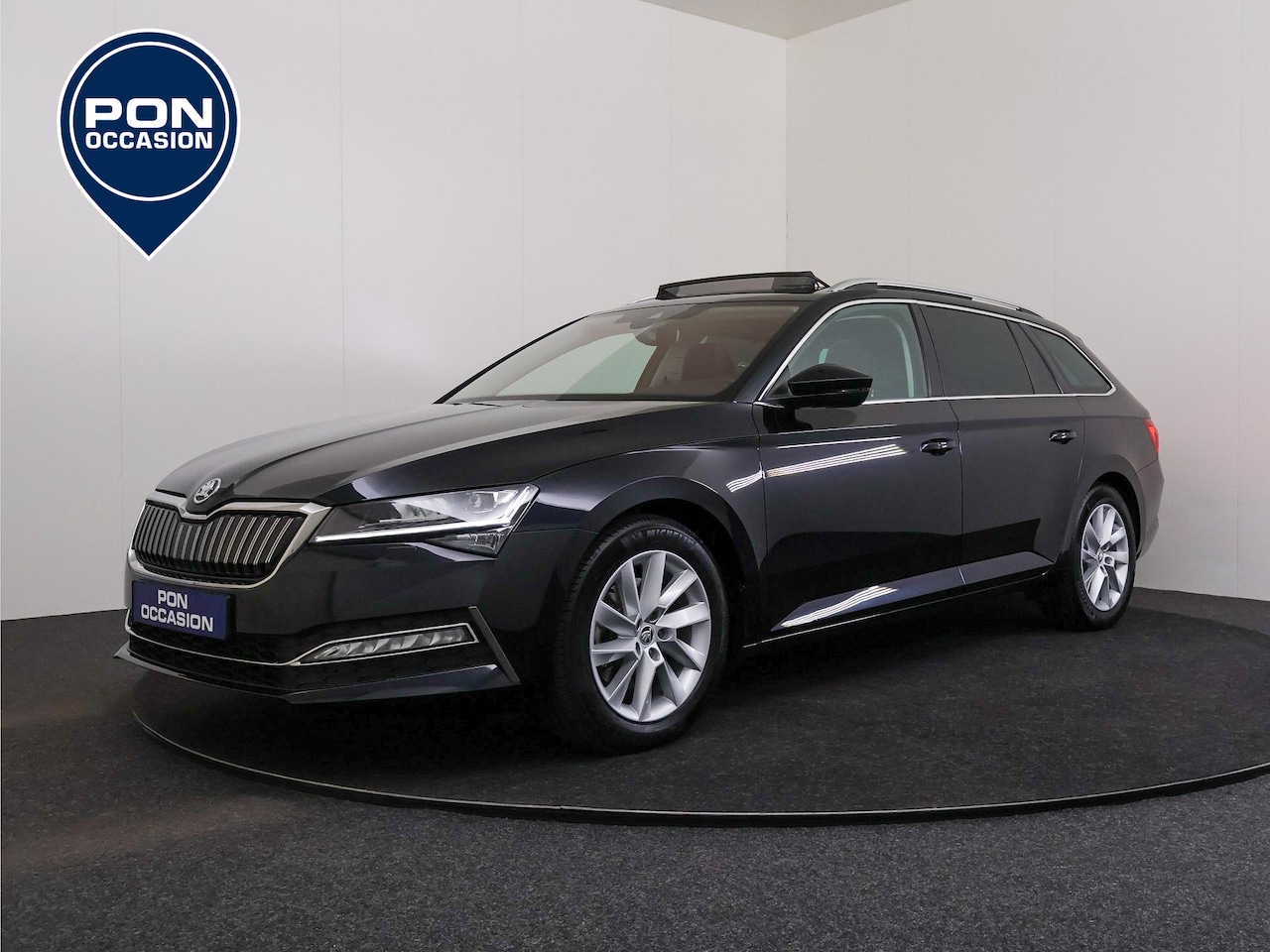 Skoda Superb Combi - 1.4 TSI iV Ambition | Pano.dak | Stuur- & Stoelverwarming | Parkeersensoren | Matrix LED | - AutoWereld.nl