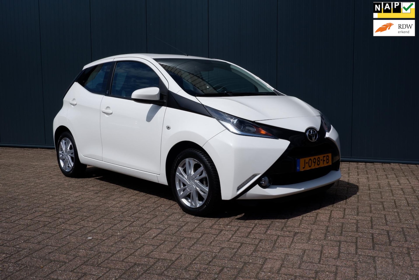 Toyota Aygo - 1.0 VVT-i x-cite Automaat - AutoWereld.nl