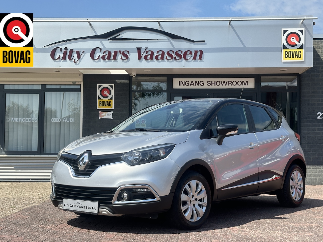 Renault Captur - 1.2 TCe Expression automaat 120 pk navigatie climate ctr cruise ctr pdc achter lmv 16 inch - AutoWereld.nl