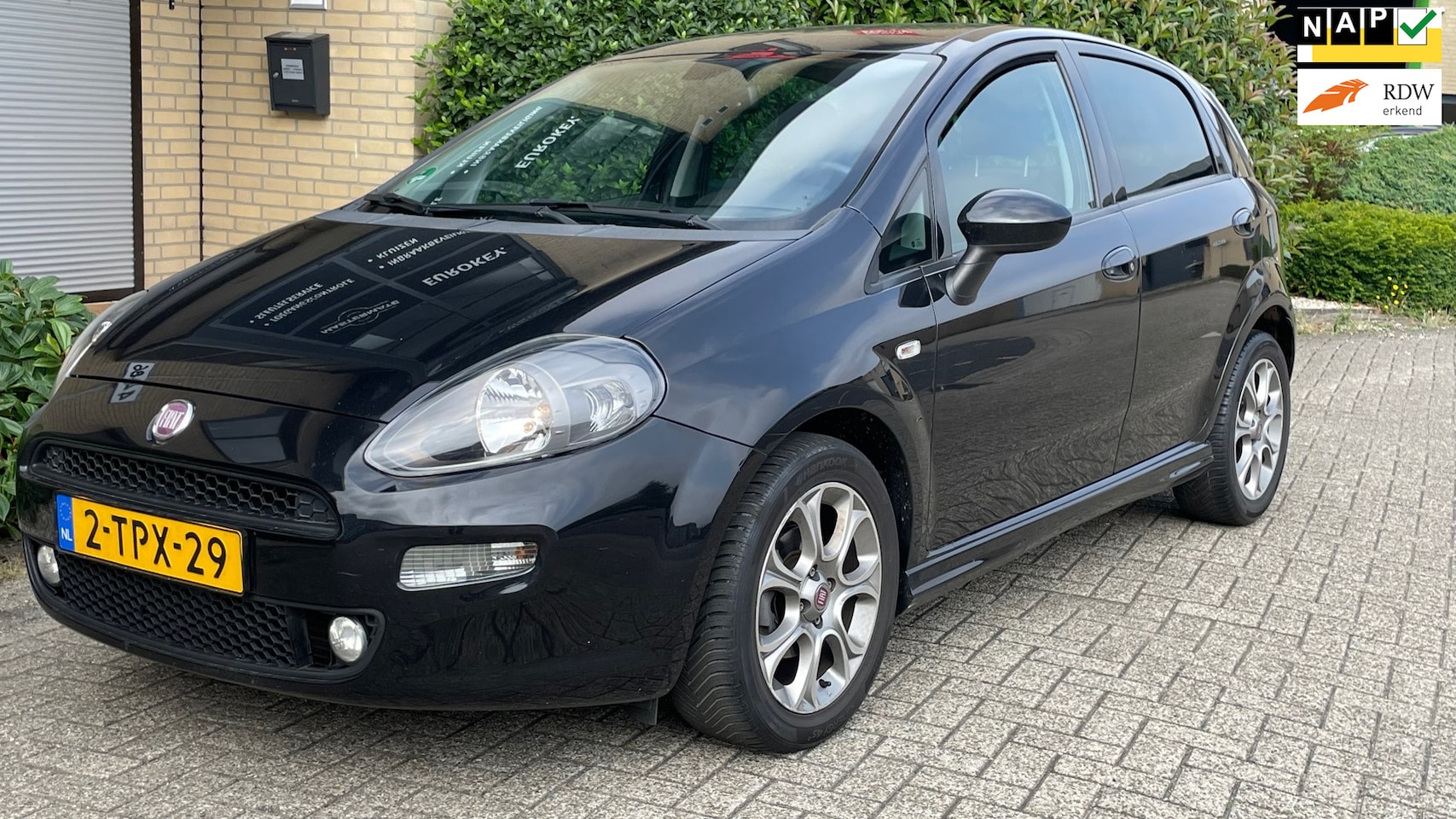 Fiat Punto Evo - 0.9 TwinAir Lounge LEER AIRCO 6 BAK M F STUURW CR CR - AutoWereld.nl