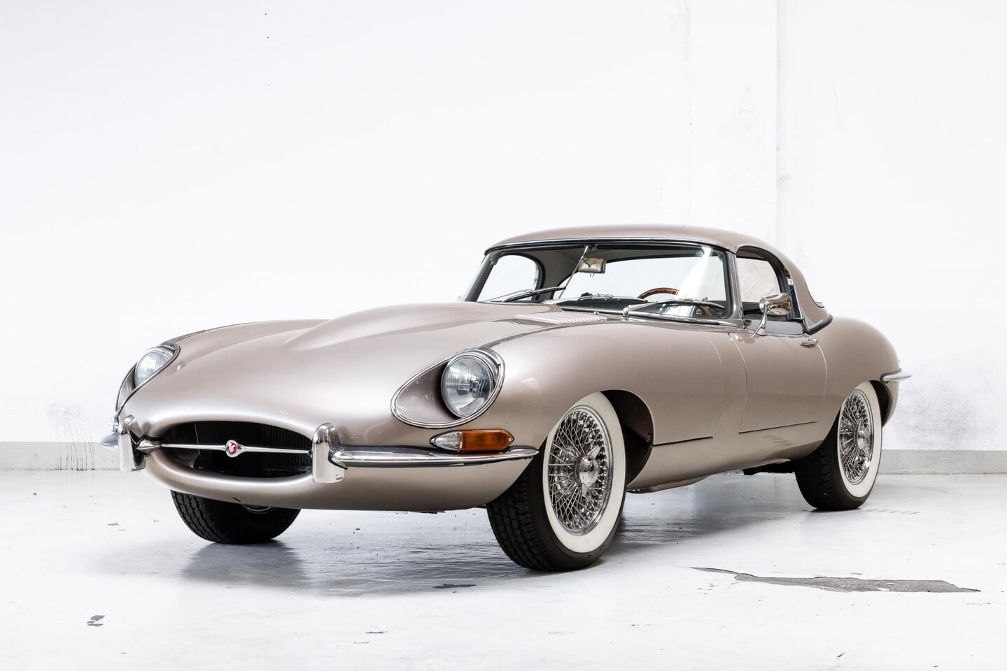 Jaguar E-type - "E" 4.2 Roadster - Hardtop - Nut & Bolt Restored - - AutoWereld.nl