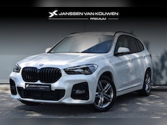 BMW X1 - sDrive20i Business Edition M-Sport / Navigatie / Head-Up