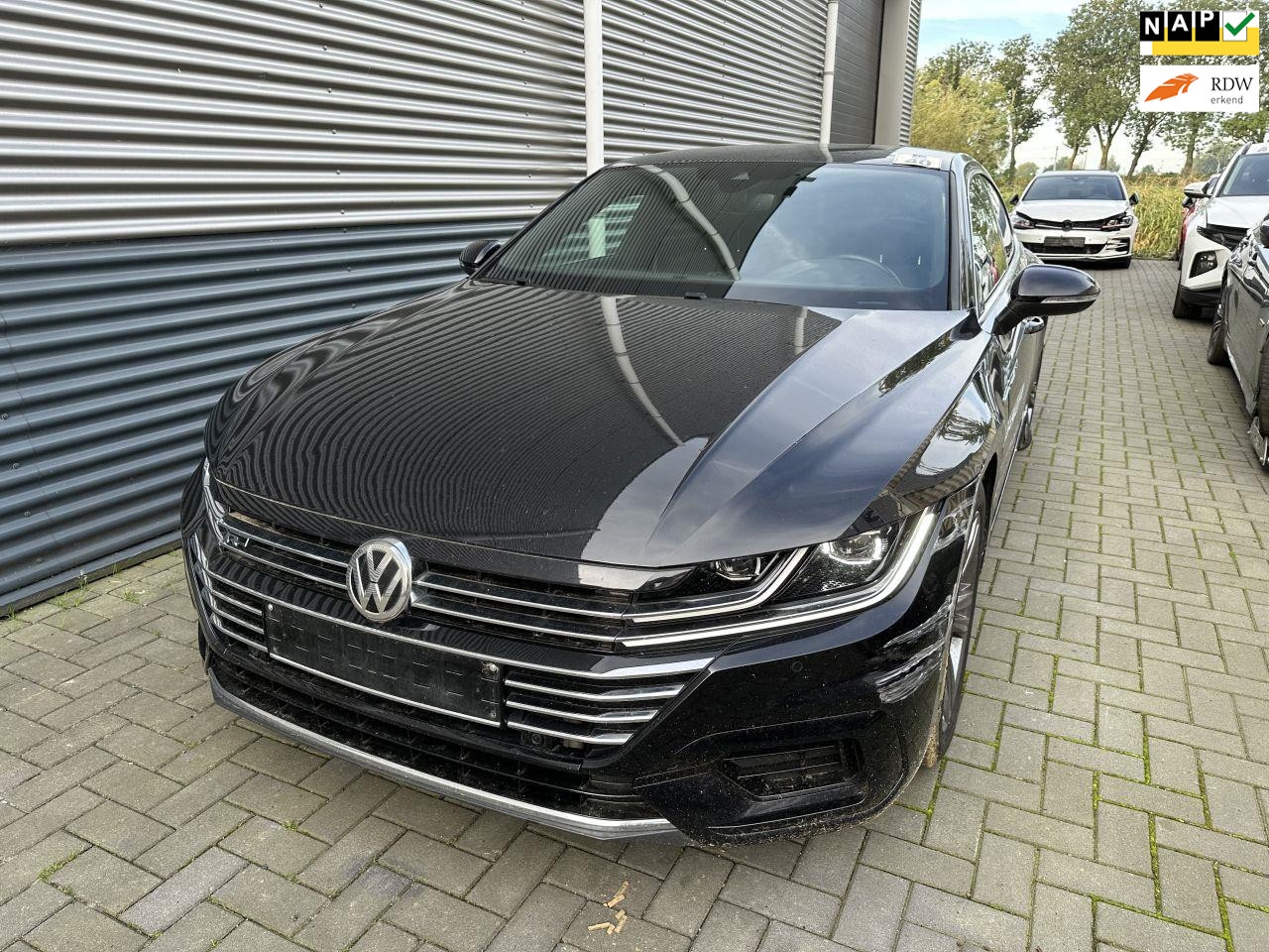 Volkswagen Arteon - 2.0 TSI DSG R-LINE LED/APP-C/FULL-ASSIST/PDC/VOL! - AutoWereld.nl