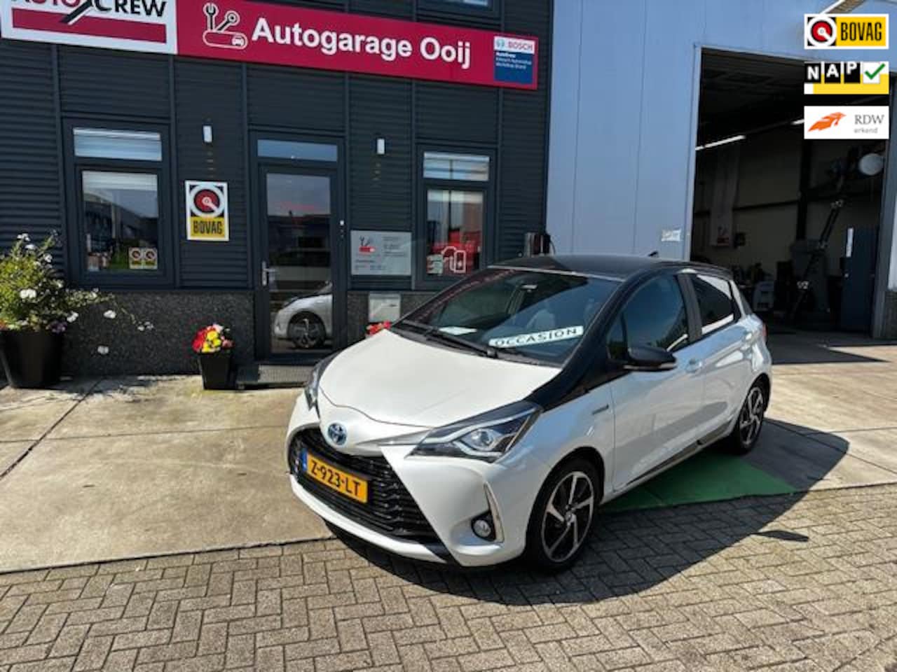 Toyota Yaris - 1.5 Hybrid Executive Bi Tone - AutoWereld.nl