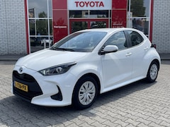 Toyota Yaris - 1.5 HYBRID APPLE/ANDROID CAMERA CLIMA AD-CRUISE DAB NL-AUTO ALL SEASON