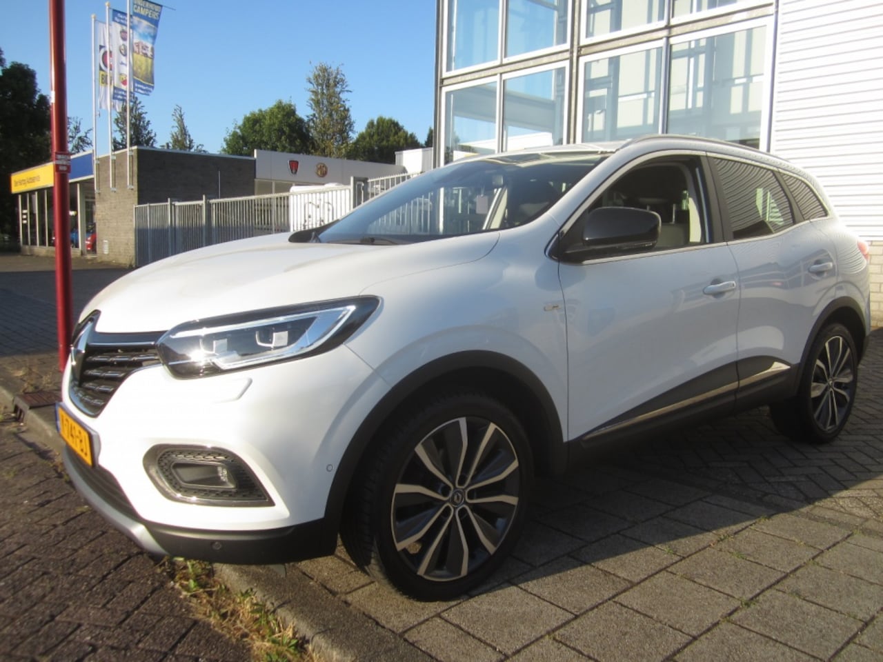 Renault Kadjar - 1.3 TCe Intens l Navi l Trekhaak - AutoWereld.nl