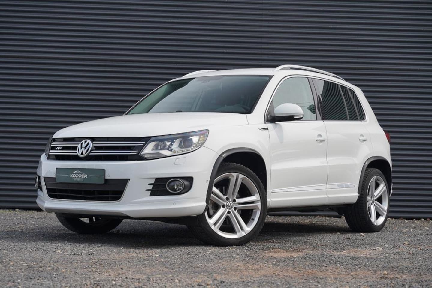 Volkswagen Tiguan - 1.4 TSI Sport&Style R-Line / Trekhaak / PDC / Stoelverwarming - AutoWereld.nl