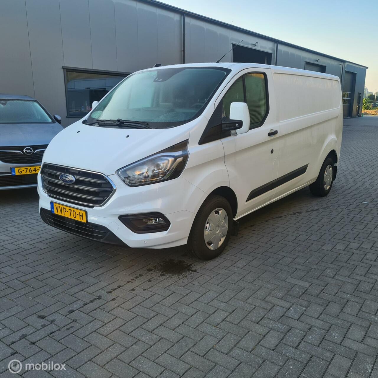 Ford Transit Custom - 300 2.0 TDCI L2H1 Limited 300 2.0 TDCI L2H1 Limited - AutoWereld.nl