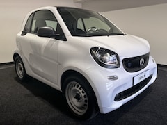 Smart Fortwo - EQ Essential 18 kWh Navigatie | Panoramadak | Subsidie mogelijk uw voordeel € 2.000,