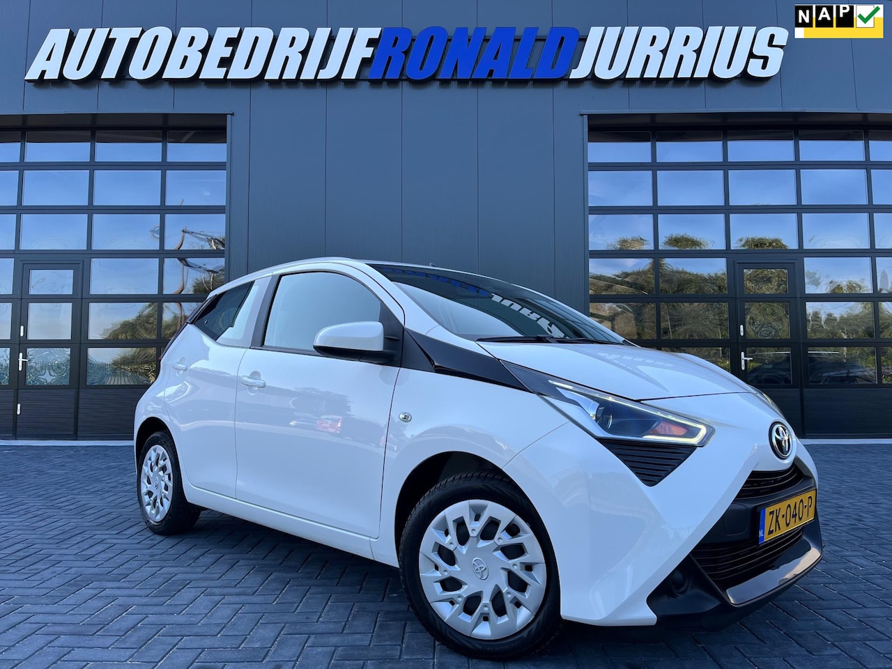 Toyota Aygo - 1.0 VVT-i x-play Automaat/NL.Auto/Carplay/Camera/Bluetooth/1Ste Eigenaar/Dealer Onderhoude - AutoWereld.nl