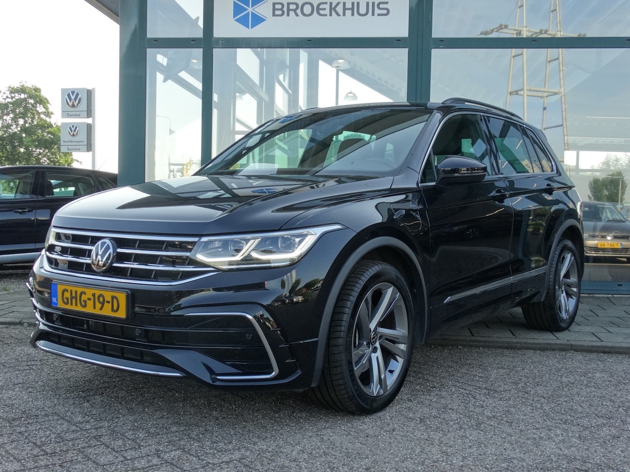 Volkswagen Tiguan - 1.4 TSI 204PK eHybrid R-Line | Navigatie | Trekhaak | Achteruitrijcamera - AutoWereld.nl