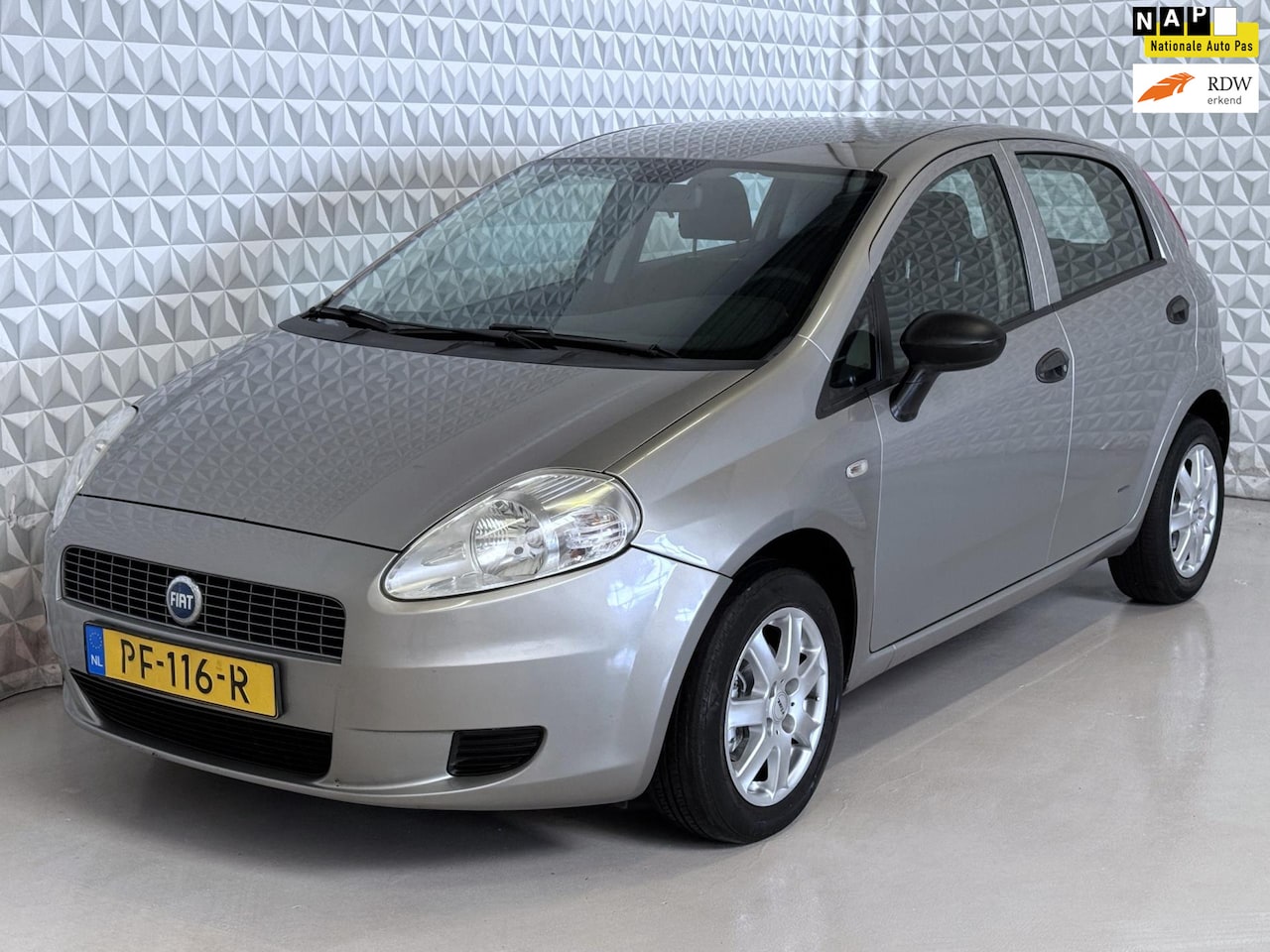 Fiat Grande Punto - 1.4 5drs Active Airco / APK = Meerprijs! (2007) - AutoWereld.nl