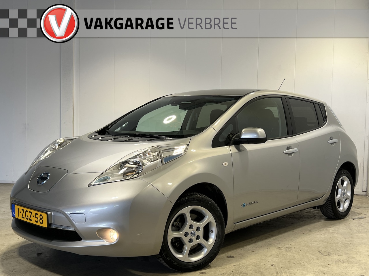 Nissan LEAF - Acenta 24 kWh | Navigatie | LM Velgen 16" | Cruise Control | Airco | Microvezel Bekleding - AutoWereld.nl