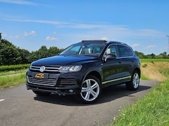 Volkswagen Touareg - 3.0 TDI R-line | Panorama | Luchtvering | Trekhaak |