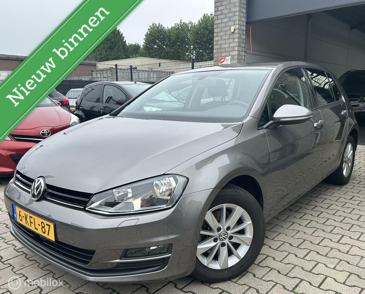 Volkswagen Golf - 1.2 TSI Highline BlueMotion/ Dealer onderh. - AutoWereld.nl