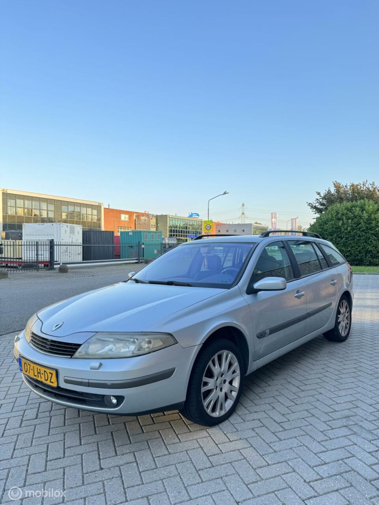 Renault Laguna Grand Tour - 1.8-16V Expression - NEW APK - AutoWereld.nl