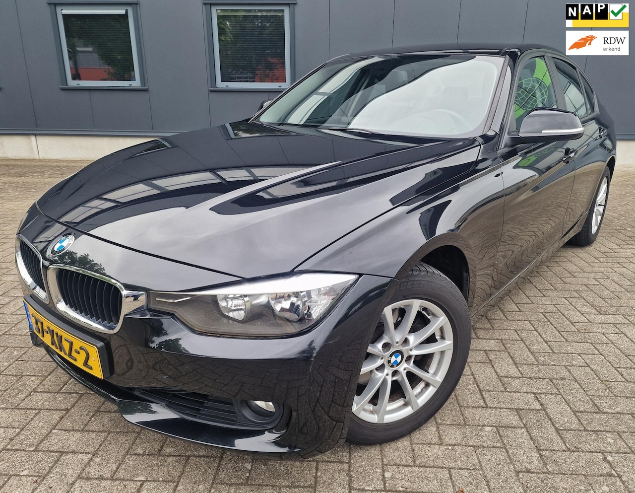 BMW 3-serie - 320i Executive 320i Executive, BTW auto, netto € 9.900 - AutoWereld.nl